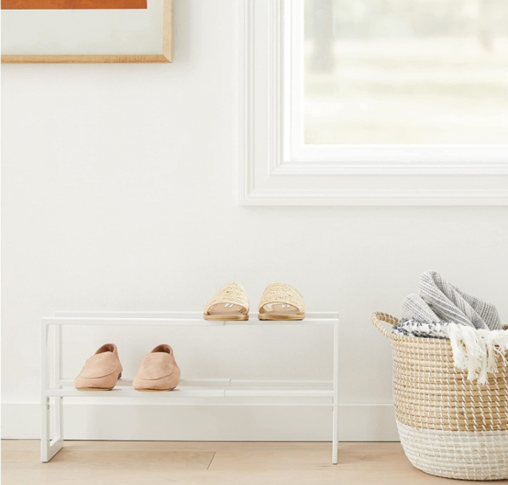 Expanderbar skohylla i metall, LINE 2-TIERED, 38 ~ 70 x 15 x H 30 cm, Yamazaki, Vit i gruppen Förvaring / Hallförvaring / Skohyllor hos SmartaSaker.se (40562)