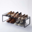 Expanderbar skohylla i metall, Stapelbar, FRAME, 41~70 x 25 x H 17,5 cm, Yamazaki Expanderbar skohylla i metall, Stapelbar, FRAME, 41~70 x 25 x H 17,5 cm, Yamazaki