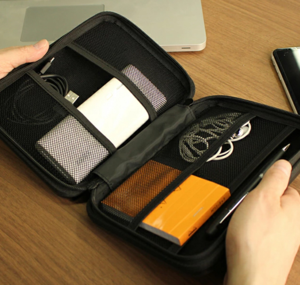Fodral för sladdar mm, LARGE HARD SHELL CASE, 21,4 x 6 x H 15 cm, Nähe i gruppen Förvaring / Förvaring på resa / Packpåsar och packkuber hos SmartaSaker.se (40610)