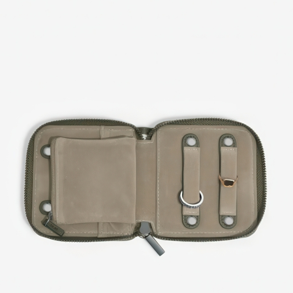 Fodral för smycken, STACKERS COMPACT JEWELLRY PURSE, 11 x 11 x 2,5 cm i gruppen Förvaring / Förvaring på resa / Smyckesförvaring för resa hos SmartaSaker.se (40612)