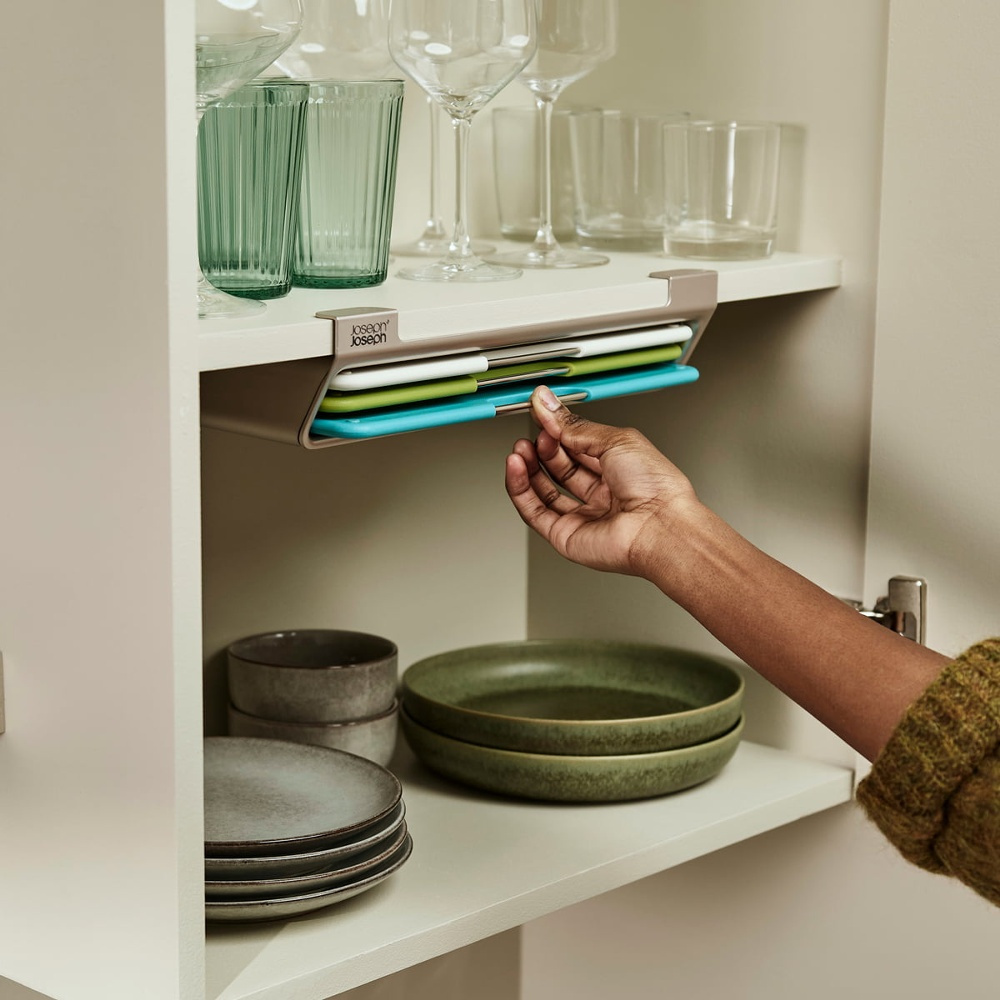 Förvaring av Skärbrädor under hylla, FOLIO SLIM SET, Joseph Joseph, Soft Gold /Mix i gruppen Förvaring / Köksförvaring / Organisera köksskåp / Under hyllan-förvaring hos SmartaSaker.se (40646)