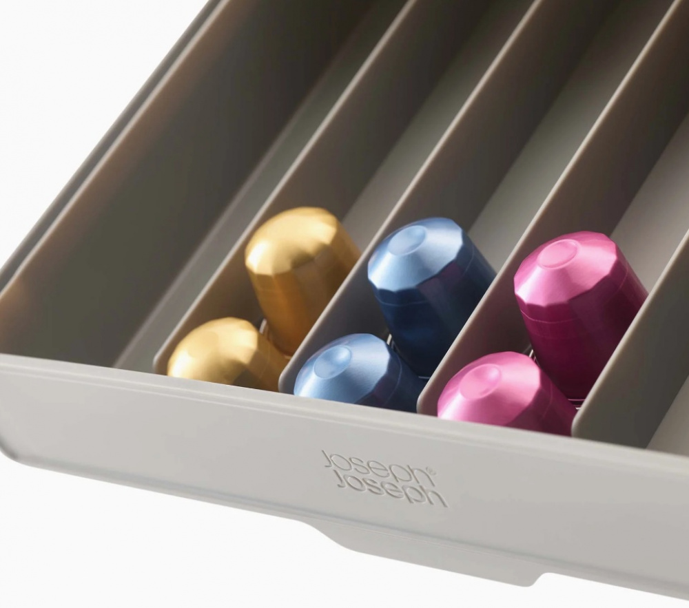 Förvaring av Kaffekapslar, Under Hylla, CUPBOARD STORE COFFEE POD DRAWER, Joseph Joseph, Grå i gruppen Förvaring / Köksförvaring / Organisera köksskåp / Under hyllan-förvaring hos SmartaSaker.se (40650)