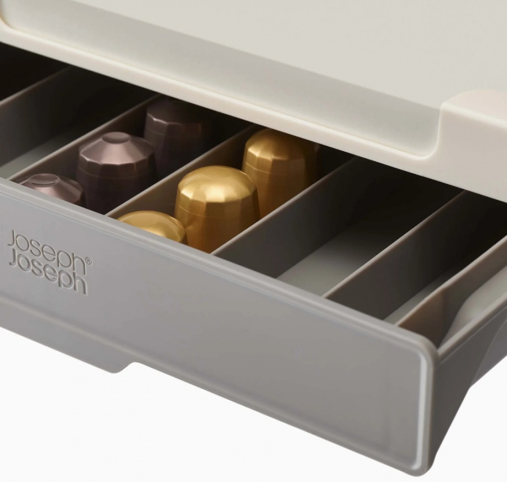 Förvaring av Kaffekapslar, Under Hylla, CUPBOARD STORE COFFEE POD DRAWER, Joseph Joseph, Grå i gruppen Förvaring / Köksförvaring / Organisera köksskåp / Under hyllan-förvaring hos SmartaSaker.se (40650)