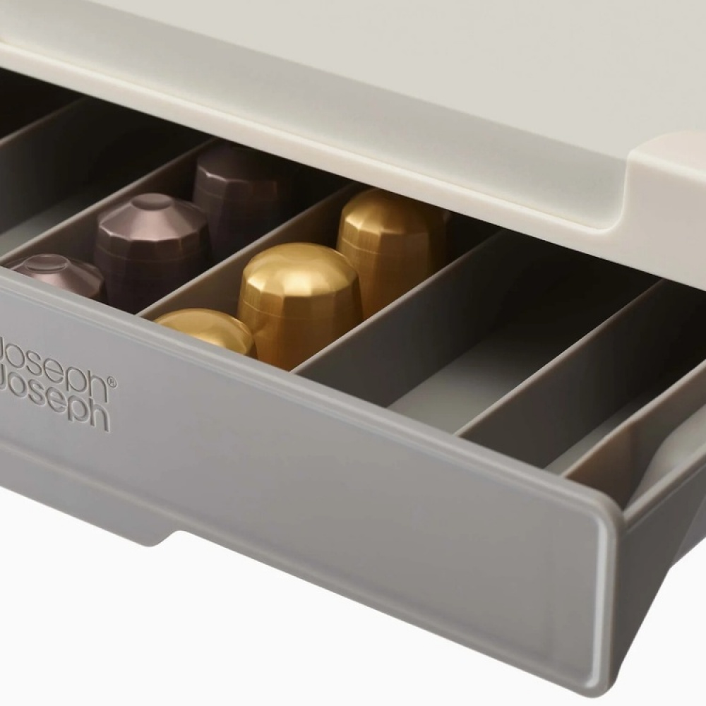Förvaring av Kaffekapslar, Under Hylla, CUPBOARD STORE COFFEE POD DRAWER, Joseph Joseph, Grå i gruppen Förvaring / Köksförvaring / Organisera köksskåp / Under hyllan-förvaring hos SmartaSaker.se (40650)