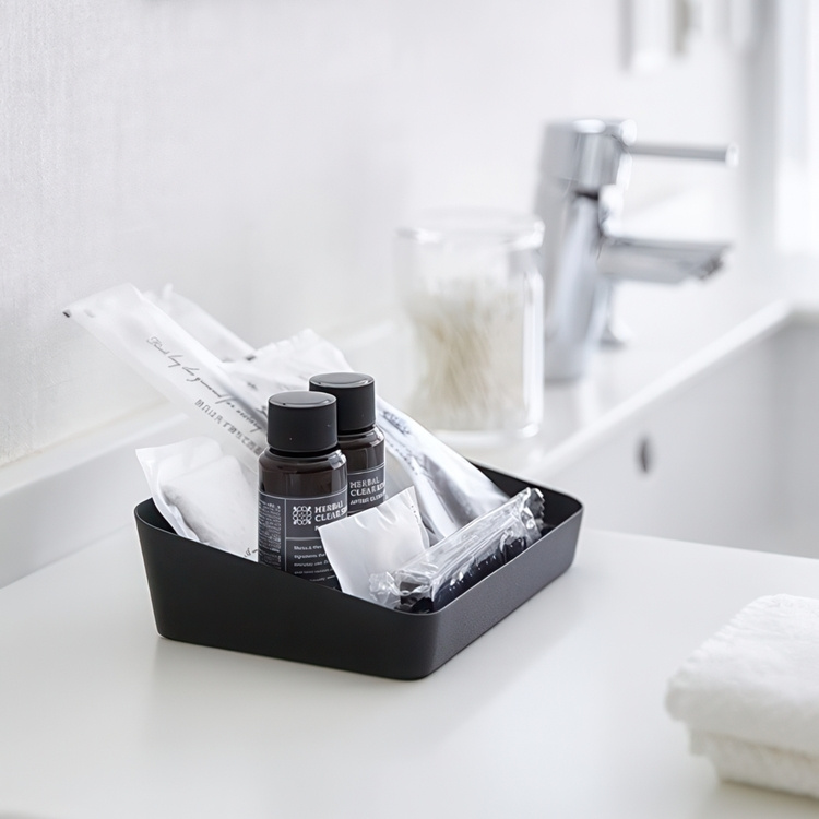 Förvaringsbricka i metall, TOWER AMENITY TRAY, 17,5 x 13,5 x H 5 cm, Yamazaki i gruppen Förvaring / Förvaringslådor / Småförvaring hos SmartaSaker.se (40678)