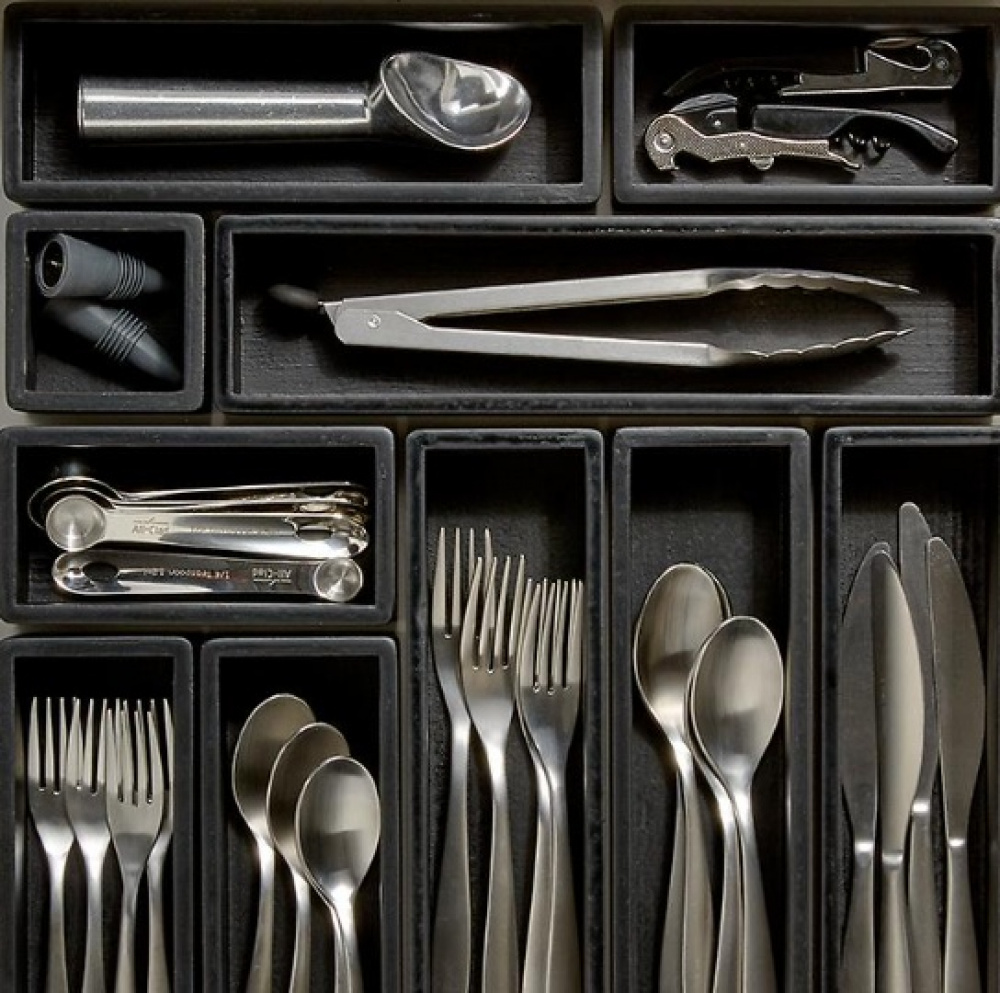 Förvaringsbricka, THE HOME EDIT LARGE DRAWER ORGANIZER, 7,6 x 30,5 x H 5,1 cm, Svart i gruppen Förvaring / Köksförvaring / Organisera köksskåp / Besticklådor hos SmartaSaker.se (40705)