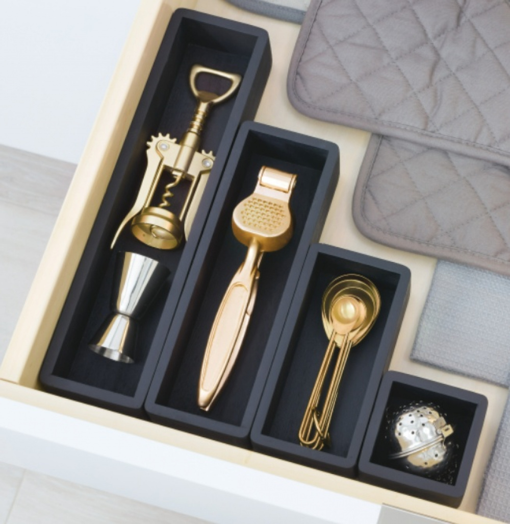 Förvaringsbricka, THE HOME EDIT SMALL DRAWER ORGANIZER, 7,6 x 15,2 x H 5,1 cm, Svart i gruppen Förvaring / Köksförvaring / Organisera köksskåp / Besticklådor hos SmartaSaker.se (40708)