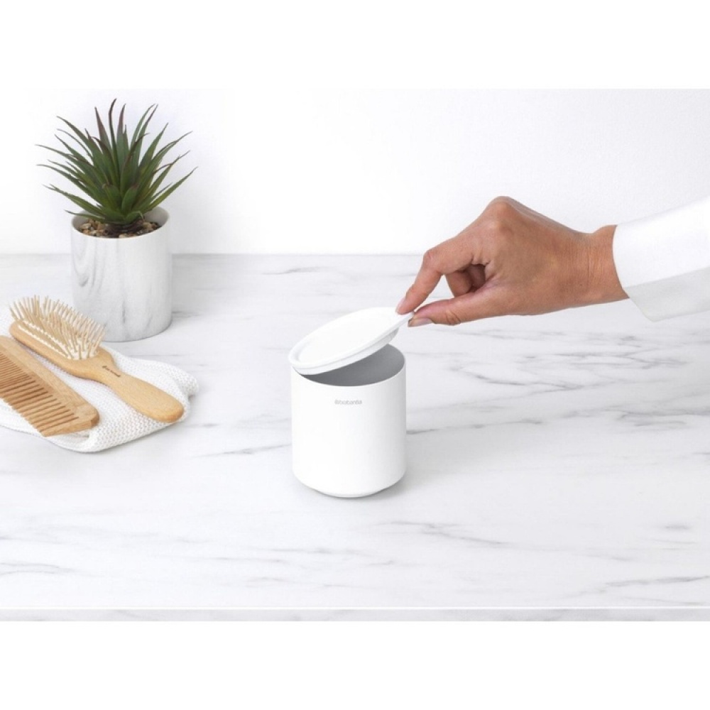 Förvaringsburk i metall, BRABANTIA MINDSET, Ø 8 x H 9,5 cm, Vit i gruppen Förvaring / Badrumsförvaring hos SmartaSaker.se (40715)