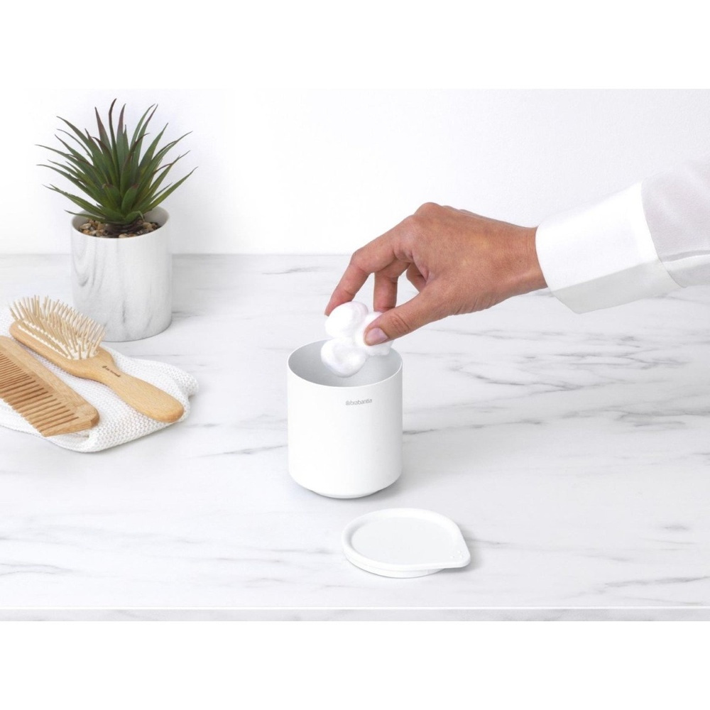 Förvaringsburk i metall, BRABANTIA MINDSET, Ø 8 x H 9,5 cm, Vit i gruppen Förvaring / Badrumsförvaring / Sminkförvaring hos SmartaSaker.se (40715)