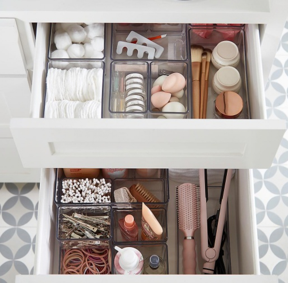 Förvaringsburk, THE HOME EDIT MEDIUM BIN ORGANIZER, 16,5 x 12,1 x H 8,3 cm, Transparent i gruppen Förvaring / Förvaringslådor / Småförvaring hos SmartaSaker.se (40720)