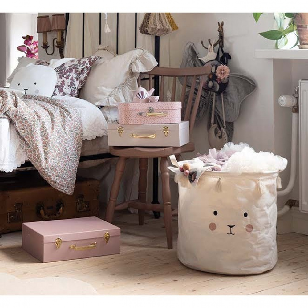 Förvaringssäck med tofsar, WHITE BUNNY, JaBaDaBaDo, Ø 40 x H 40 cm, Offwhite i gruppen Förvaring / Tvätt och tork / Tvättkorgar hos SmartaSaker.se (40880)