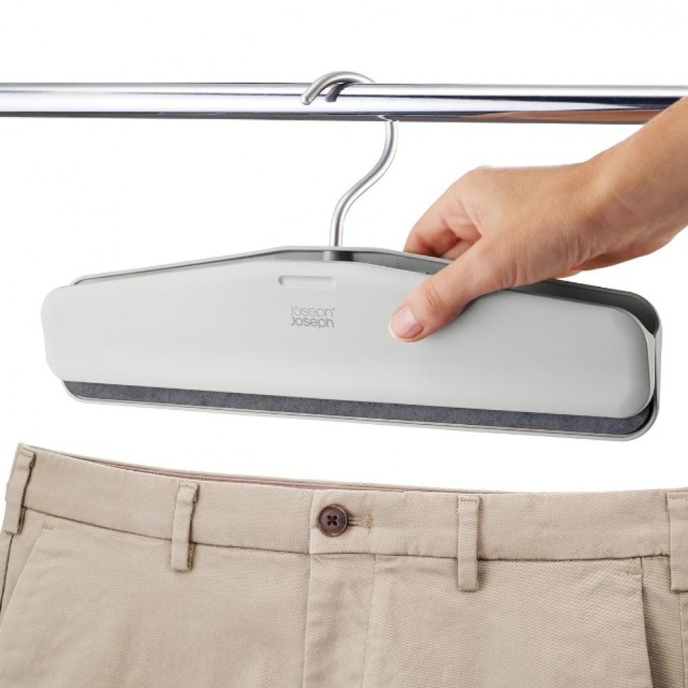 Galgar för byxor och kjolar, 2 st, ORDERLY EASY GRIP, Joseph Joseph, Grå-Beige i gruppen Förvaring / Garderobsförvaring / Galgar och hängare hos SmartaSaker.se (40900)