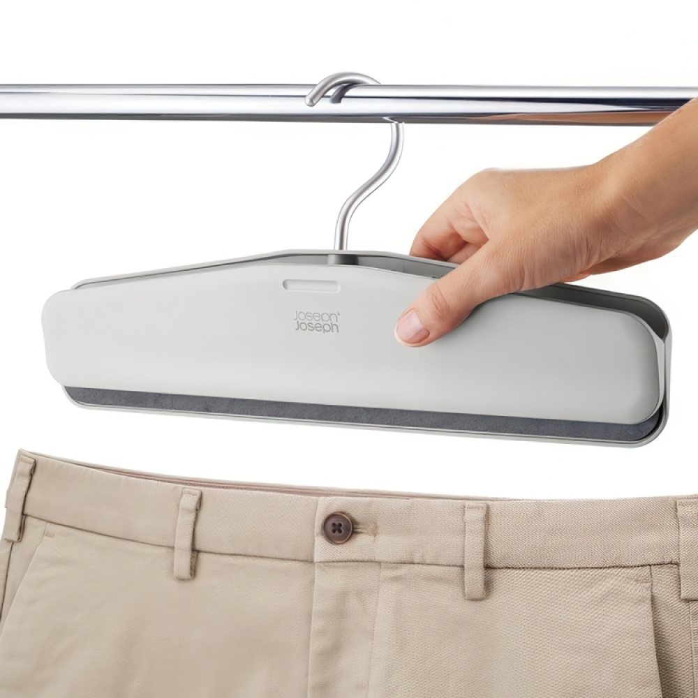 Galgar för byxor och kjolar, 2 st, ORDERLY EASY GRIP, Joseph Joseph, Grå-Beige i gruppen Förvaring / Garderobsförvaring / Galgar och hängare hos SmartaSaker.se (40900)