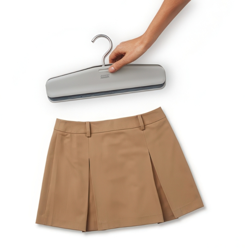 Galgar för byxor och kjolar, 2 st, ORDERLY EASY GRIP, Joseph Joseph, Grå-Beige i gruppen Förvaring / Garderobsförvaring / Galgar och hängare hos SmartaSaker.se (40900)