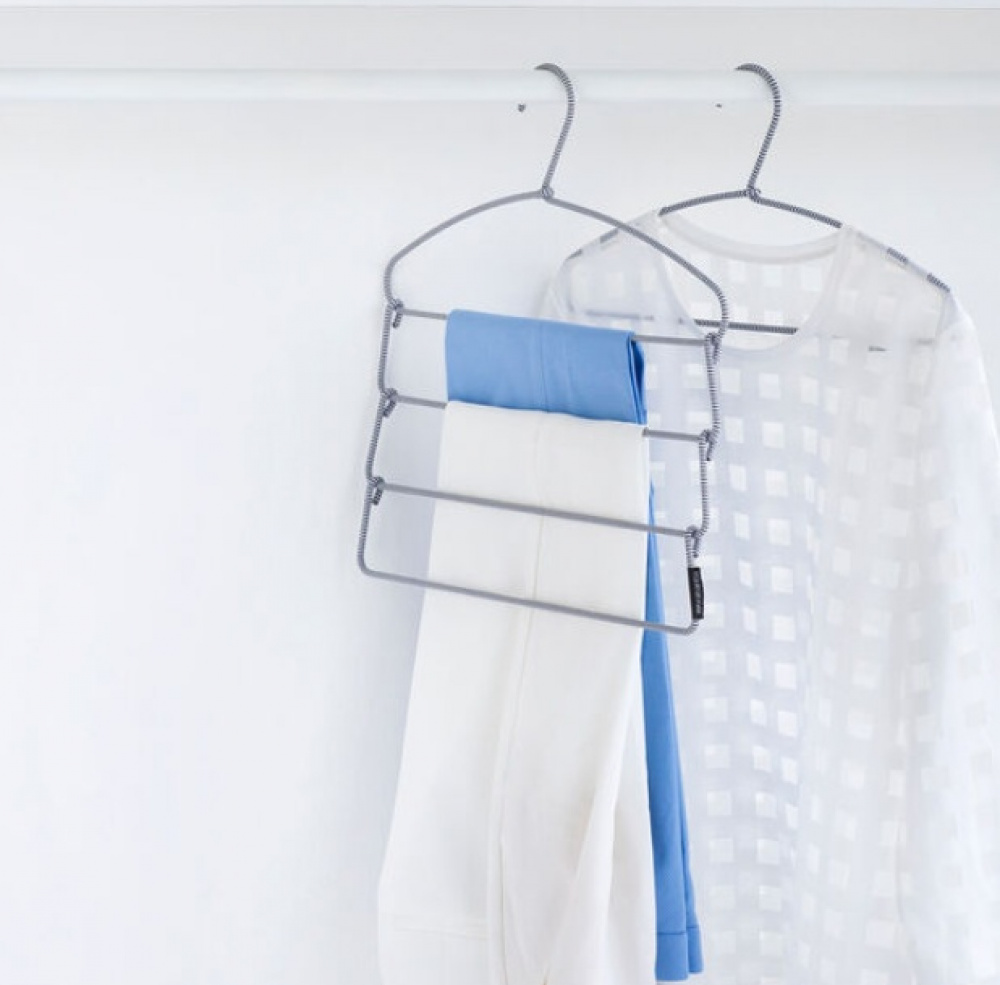Galge för 4 par byxor, BRABANTIA SPACE-SAVER, 41,5 x H 42,5 cm , Svart / Vit i gruppen Förvaring / Garderobsförvaring / Galgar och hängare hos SmartaSaker.se (40926)