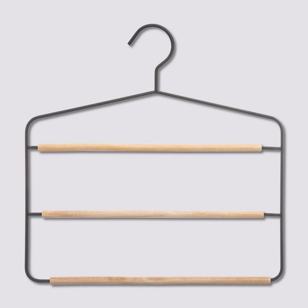 Galge för byxor, Metall och trä, STRONG 3-PANTS HANGER, 34 x H 36 cm, Svart / Natur i gruppen Förvaring / Garderobsförvaring / Galgar och hängare hos SmartaSaker.se (40932)
