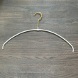 Galge för tröjor och T-Shirts, MAWA LIGHT OBERTEILBÜGEL, 40 cm, Pärlvit / Guld Galge för tröjor och T-Shirts, MAWA LIGHT OBERTEILBÜGEL, 40 cm, Pärlvit / Guld