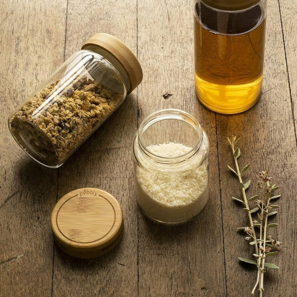 Glasburk med bambulock, 650 ml, PEBBLY MEDIUM ROUND POT, Ø 8,5 x H 17 cm, Klar / Natur i gruppen Förvaring / Köksförvaring / Matlådor / Matlådor i glas hos SmartaSaker.se (41021)