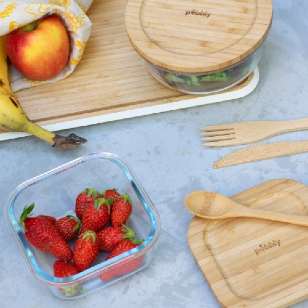 Glasmatlåda med Bambulock, 520ml, PEBBLY SQUARE COOK & STORE, 13 x13 x H 7 cm, Klar / Natur i gruppen Förvaring / Köksförvaring / Matlådor / Glas hos SmartaSaker.se (41030)