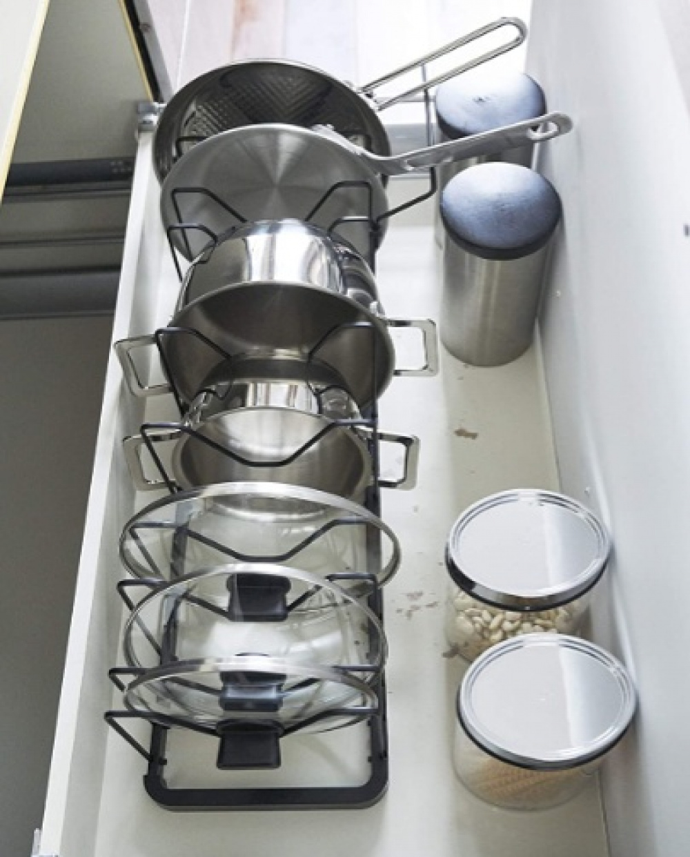 Grytlocks- & Stekpannsförvaring, TOWER, Yamazaki, Justerbar 45 - 82 cm, svart i gruppen Förvaring / Köksförvaring / Organisera köksskåp hos SmartaSaker.se (41049)