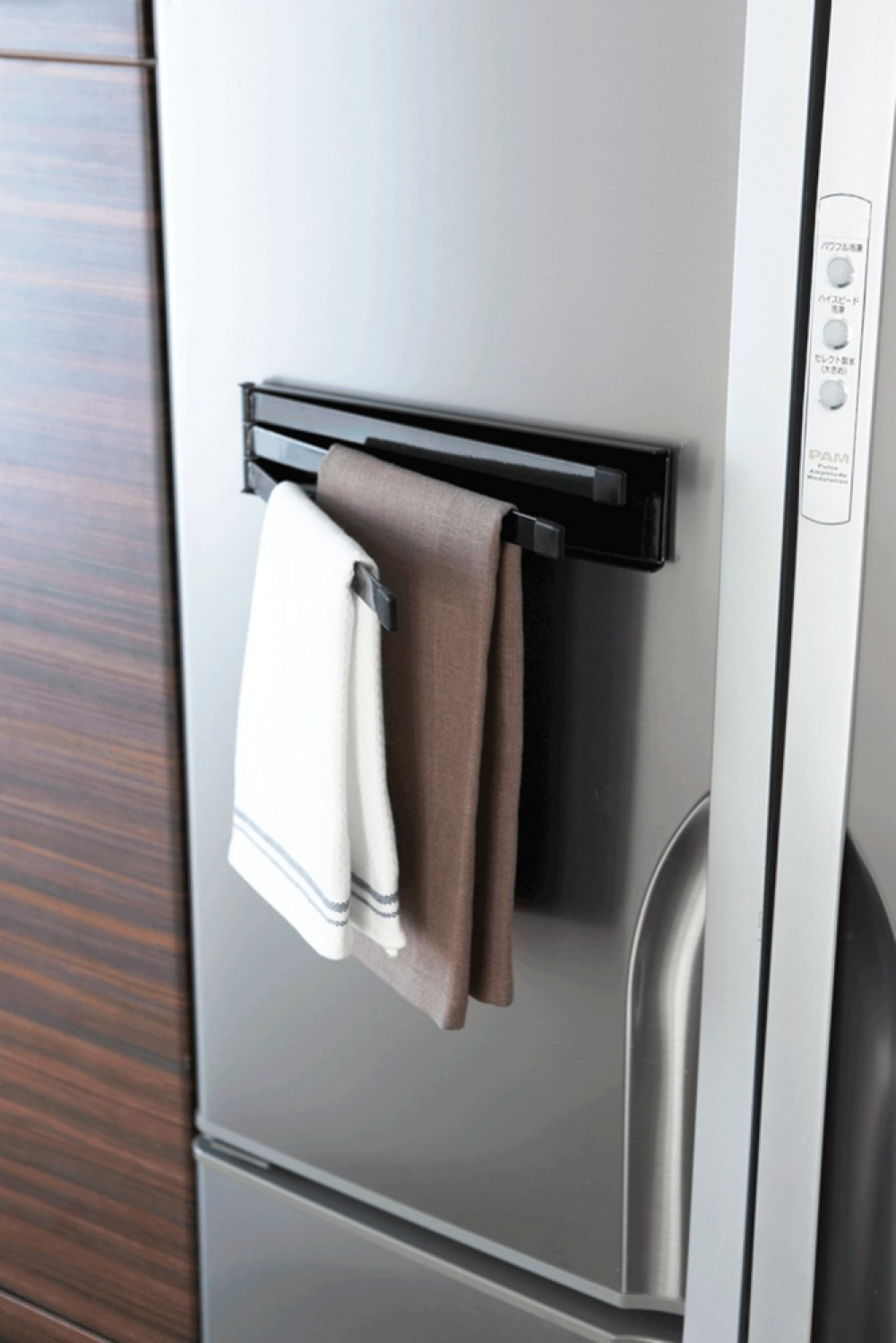 Handdukshållare i metall, Magnetisk, TOWER TEA-TOWEL HANGER, Yamazaki, Svart i gruppen Förvaring / Badrumsförvaring hos SmartaSaker.se (41060)