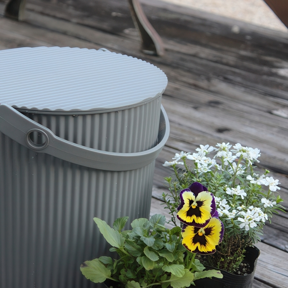 Hink / korg med lock, GREY MEDIUM OMNIOUTIL, 10 L, Mörkgrå i gruppen Förvaring / Förråd- och garageförvaring / Korgar och hinkar hos SmartaSaker.se (41109)