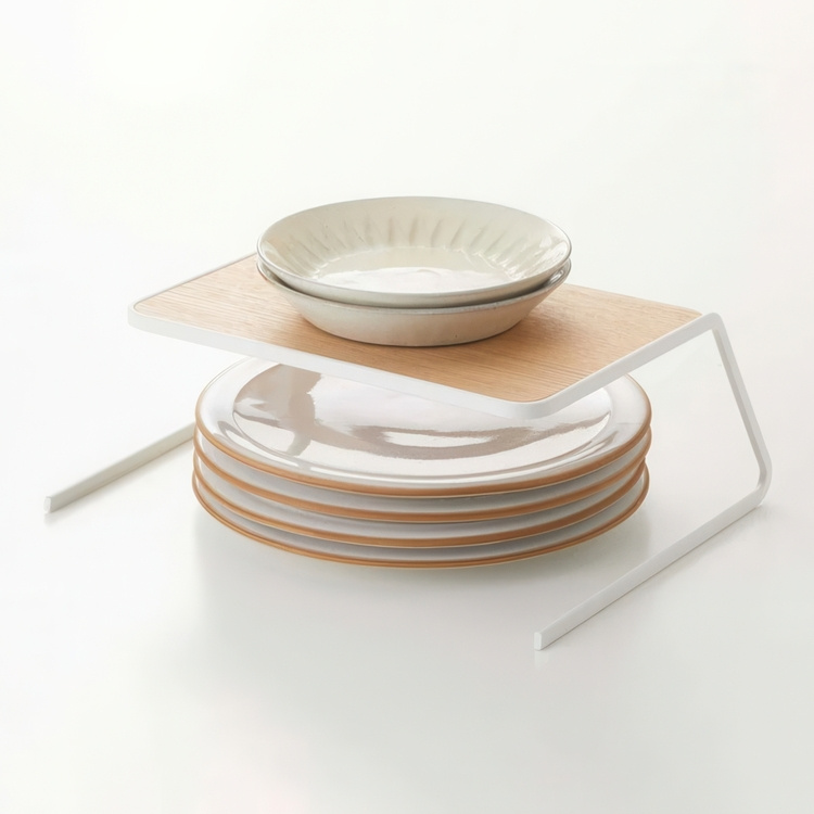 Hylla för tallrikar, TOSCA DISH STORAGE, 26,5 x 19,5 x H 9 cm, Yamazaki, Vit / Trä i gruppen Förvaring hos SmartaSaker.se (41173)