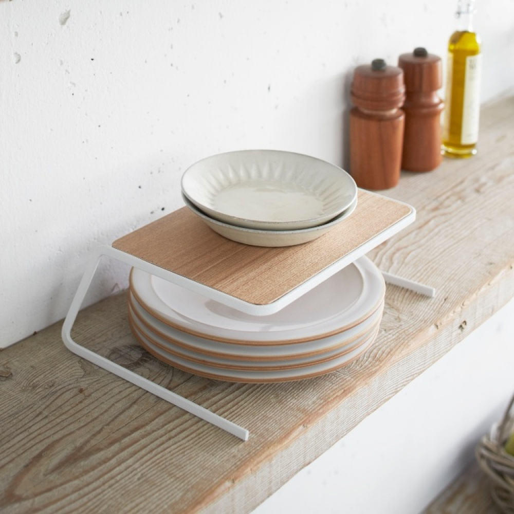 Hylla för tallrikar, TOSCA DISH STORAGE, 26,5 x 19,5 x H 9 cm, Yamazaki, Vit / Trä i gruppen Förvaring hos SmartaSaker.se (41173)