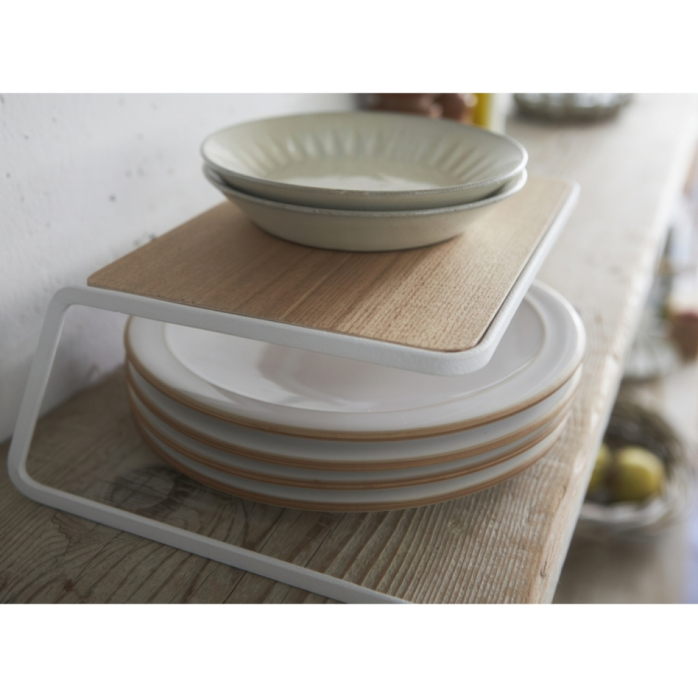 Hylla för tallrikar, TOSCA DISH STORAGE, 26,5 x 19,5 x H 9 cm, Yamazaki, Vit / Trä i gruppen Förvaring hos SmartaSaker.se (41173)