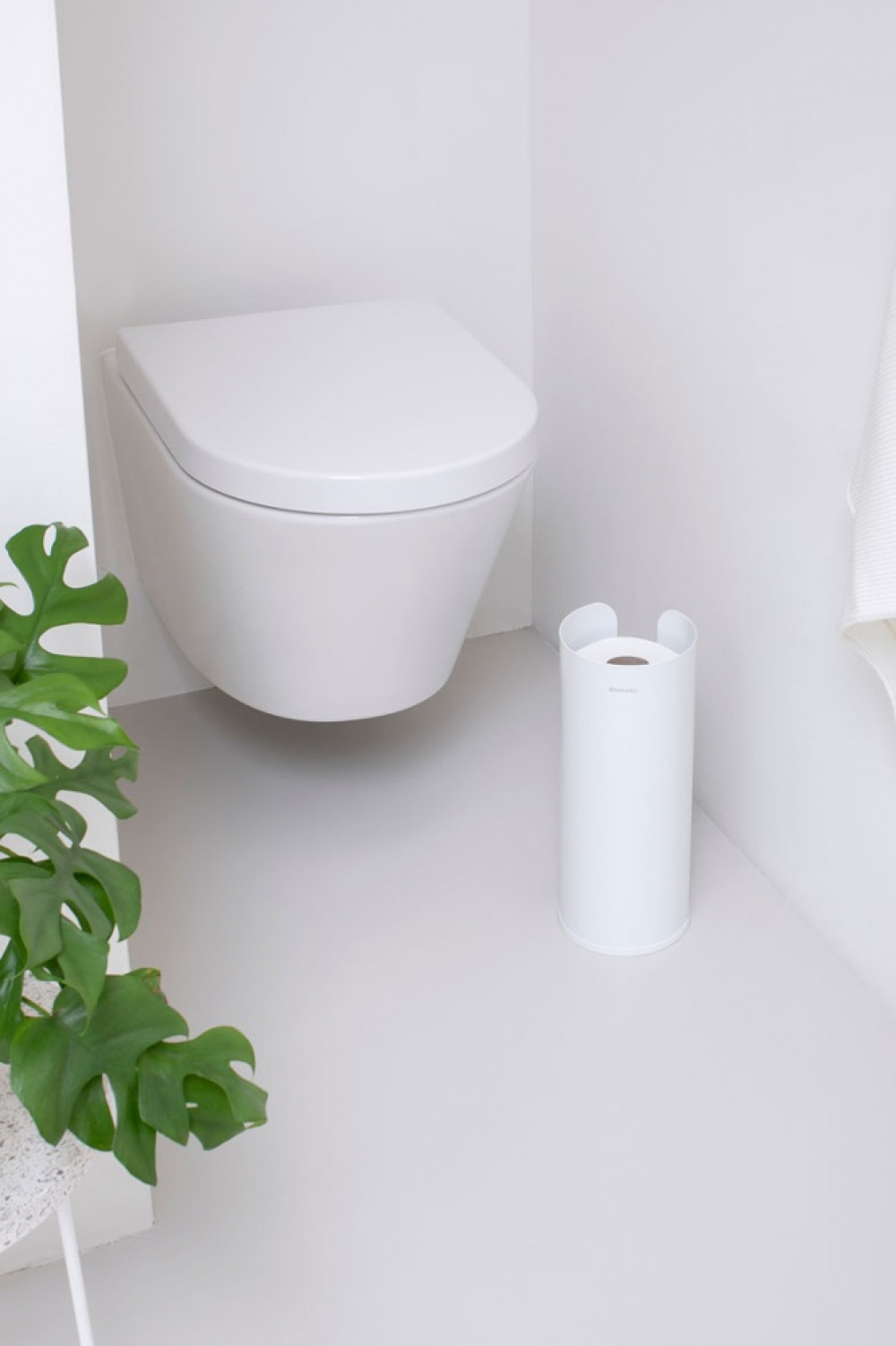 Hållare i metall för toalettpappersrullar, RENEW, Ø 13 x H 32 cm, Brabantia, Vit i gruppen Förvaring / Badrumsförvaring hos SmartaSaker.se (41226)