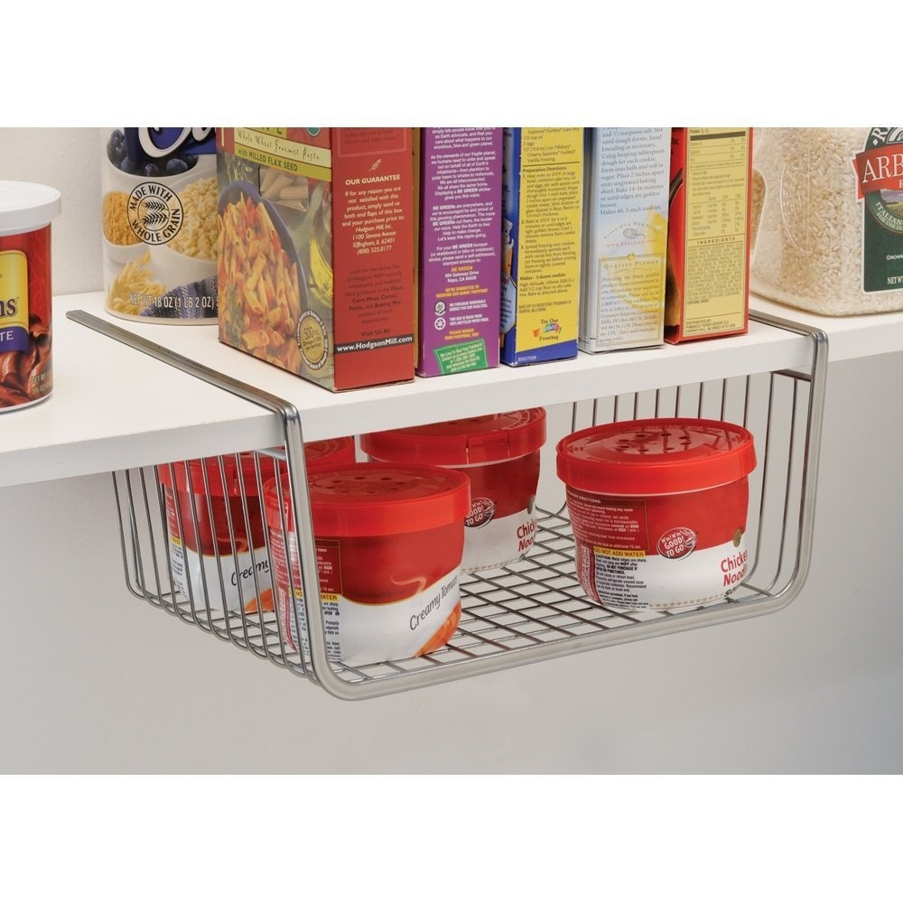 Hängkorg för hylla / Extrahylla, ID PANTRY BASKET, 33 x 26 x H 15cm, Silver i gruppen Förvaring / Köksförvaring / Organisera köksskåp / Under hyllan-förvaring hos SmartaSaker.se (41308)