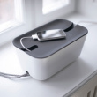 Kabelsamlare, BOSIGN MEDIUM CABLE ORGANISER, 30 x 18 x H 13,5 cm, Vit / Grå Kabelsamlare, BOSIGN MEDIUM CABLE ORGANISER, 30 x 18 x H 13,5 cm, Vit / Grå