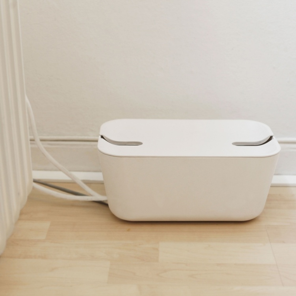 Kabelsamlare, BOSIGN MEDIUM CABLE ORGANISER, 30 x 18 x H 13,5 cm, Vit i gruppen Förvaring / Kontorsmaterial hos SmartaSaker.se (41339)