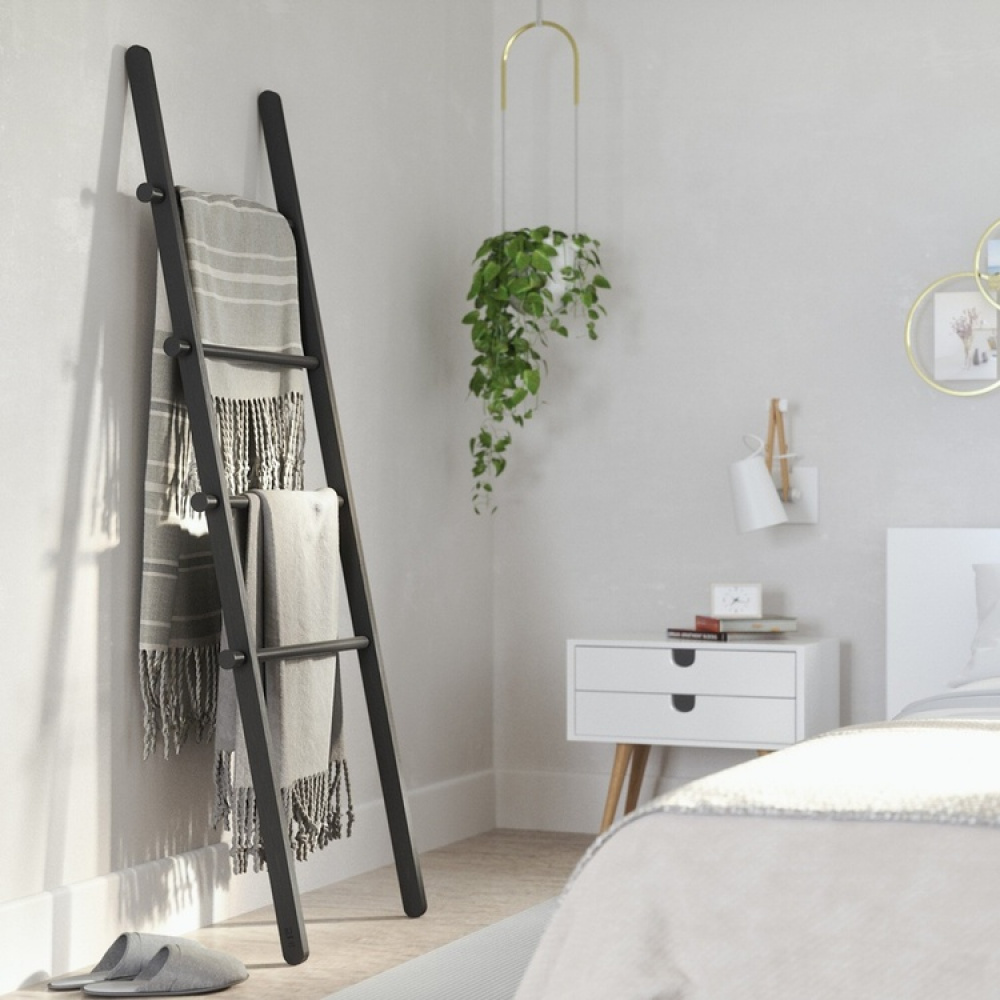 Klädställning att luta mot väggen, LEANA LADDER, 51 x H 152 cm, Umbra i gruppen Förvaring / Sovrumsförvaring / Klädställningar hos SmartaSaker.se (41377)