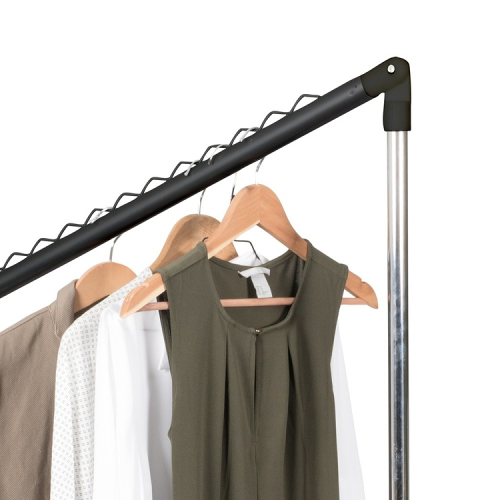 Klädställning med hjul, Sluttande, UNDER STAIRS, 91,5 x 42 x H 102 - 170 cm, Svart / Silver i gruppen Förvaring / Garderobsförvaring / Klädgarderober hos SmartaSaker.se (41382)