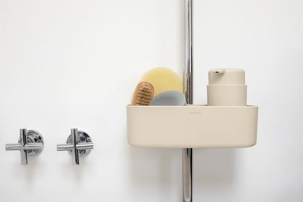 Korg för Dushstång, RENEW SHOWER CADDY, 24,4 x 13,3 x H 7,5 cm , Brabantia, Soft Beige i gruppen Förvaring / Badrumsförvaring / Bad- och duschkorgar hos SmartaSaker.se (41472)