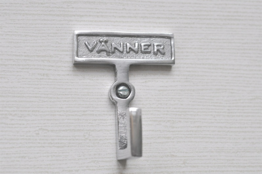 Krok med skylt och ram, VÄNNER, H 7 cm, Exmez, Aluminium i gruppen Förvaring / Badrumsförvaring hos SmartaSaker.se (41522)