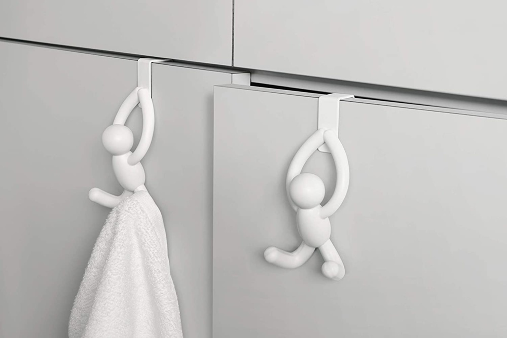 Krokar, över skåpdörr, 2 st, BUDDY CABINET HOOKS, Umbra, Vita i gruppen Förvaring / Sovrumsförvaring / Dörrkrokar hos SmartaSaker.se (41561)