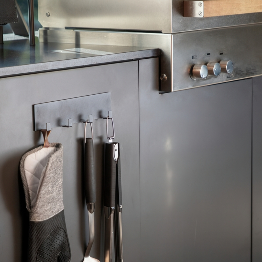 Kroklist, 4 krokar, Magnetisk / Självhäftande, BLACK HOOK RAIL, 30 x 2 x H 6,5, Svart i gruppen Förvaring / Magneter och självhäftande / Magnetkrokar hos SmartaSaker.se (41575)