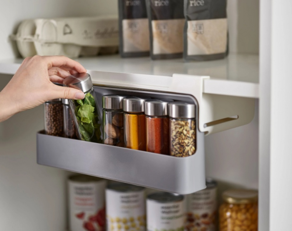 Kryddställ, Under Hylla, CUPBOARD STORE UNDER SHELF, 32 x 13,5 x H 9,3 cm, Joseph Joseph, Grå i gruppen Förvaring / Köksförvaring / Organisera köksskåp / Kryddställ hos SmartaSaker.se (41613)