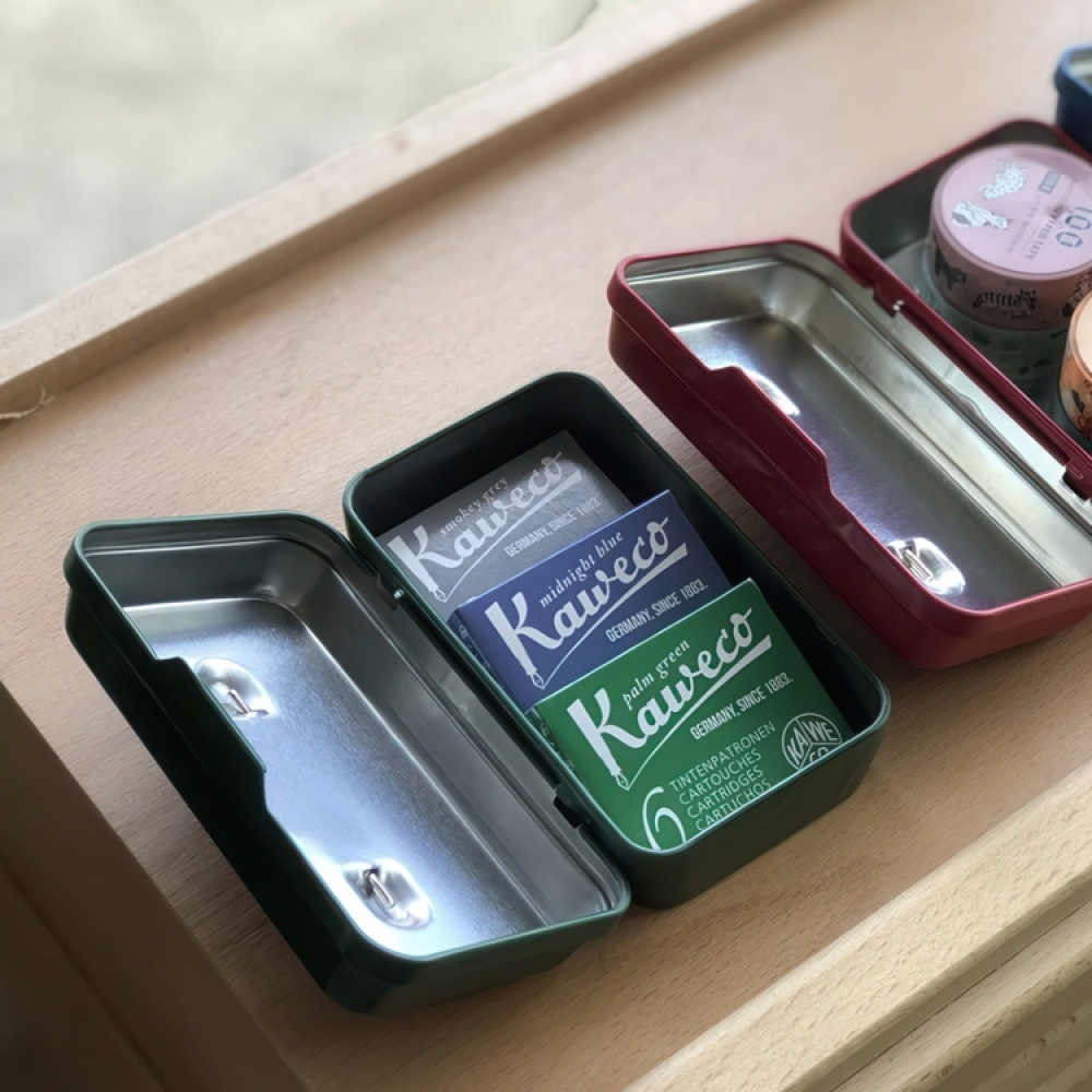 Liten Ask i plåt, TINY CONTAINER, 10,7 x 6,2 x H 3,4 cm, Hightide i gruppen Förvaring / Förvaringslådor / Småförvaring / Askar hos SmartaSaker.se (41647)