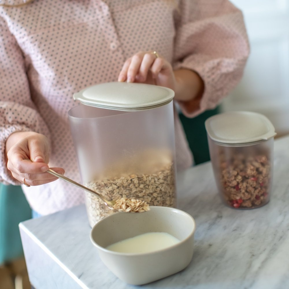 Lufttät behållare, 1,4 Liter, KOIZOL CONNECT ORGANIC OVAL STORAGE MEDIUM, Transparent / Beige i gruppen Förvaring / Köksförvaring / Förvaringslådor och burkar hos SmartaSaker.se (41676)