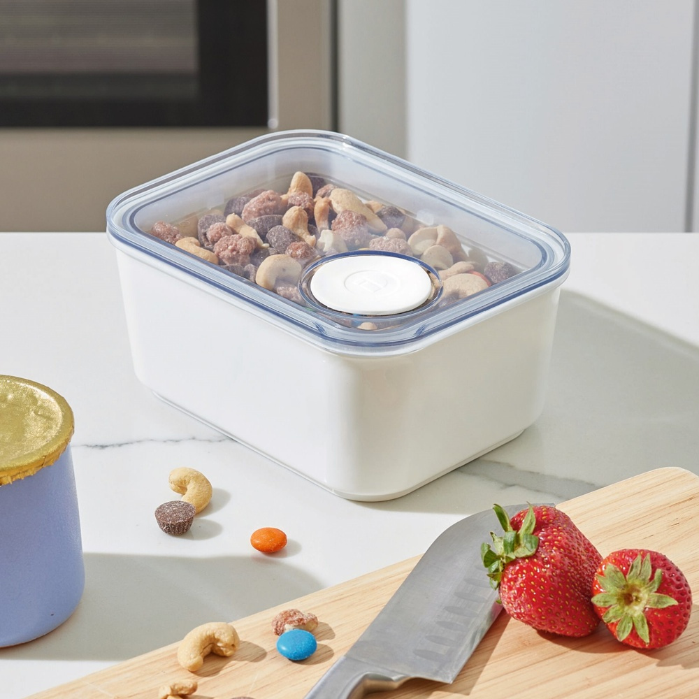 Lufttät Förvaringsburk, iD POUR LID SMALL CANISTER, 12,1 x 16,2 x H 7,6 cm, Vit / Transparent i gruppen Förvaring / Köksförvaring / Förvaringslådor och burkar hos SmartaSaker.se (41707)
