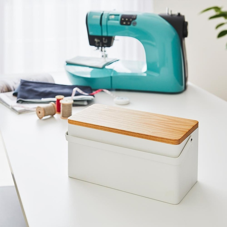 Låda för Sybehör i metall, TOWER SYSKRIN, 27 x 14 x H 13,5 cm, Vit / Trä i gruppen Förvaring / Sovrumsförvaring / Smyckesförvaring hos SmartaSaker.se (41768)