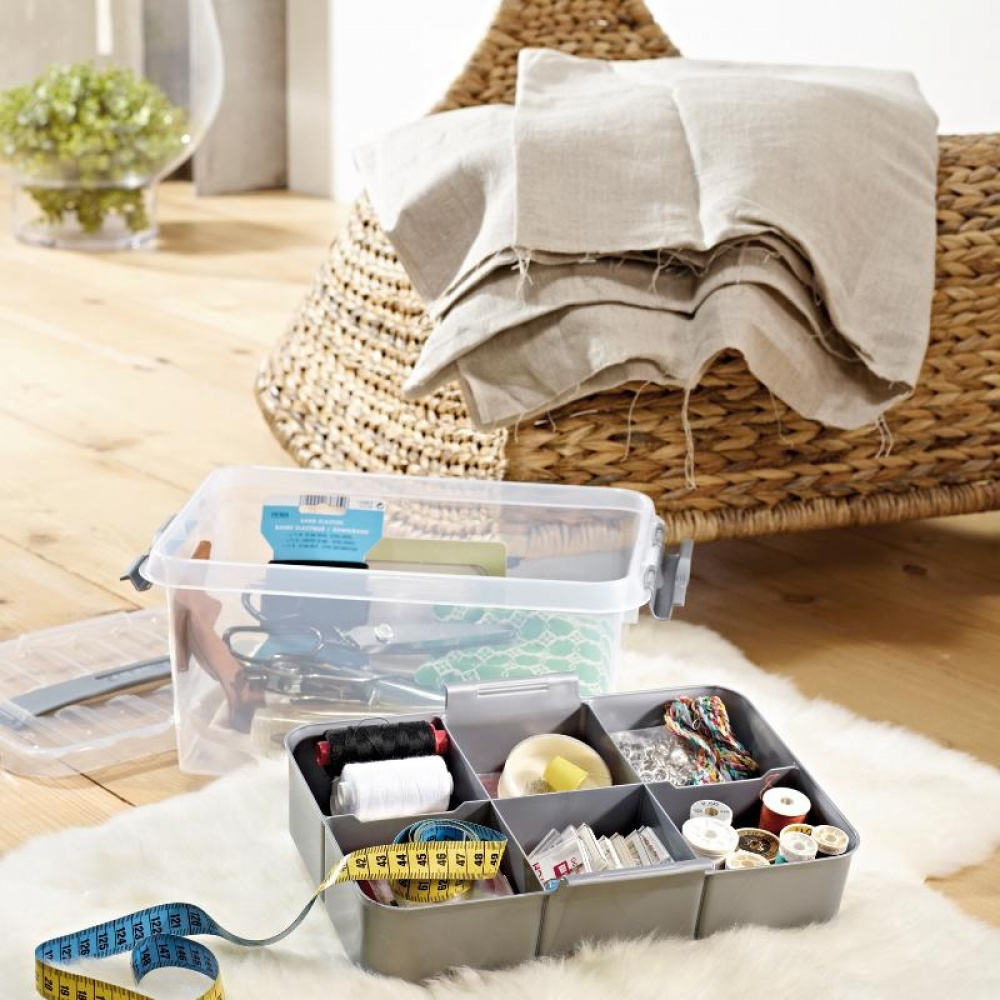Låda med insats och handtag, 6 Liter, Q-LINE MULTIBOX, 30,7 x 20 x H 14,3 cm, Klar / Silvergrå i gruppen Förvaring / Förvaringslådor / Småförvaring hos SmartaSaker.se (41805)