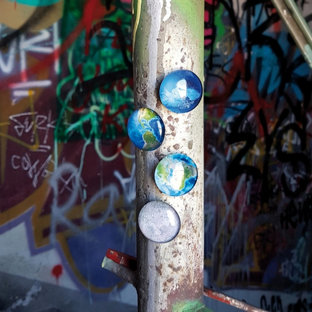 Magneter i glas, Kartbilder, 4 st, PLANET Ø 3,5 cm, Blå i gruppen Förvaring hos SmartaSaker.se (41983)