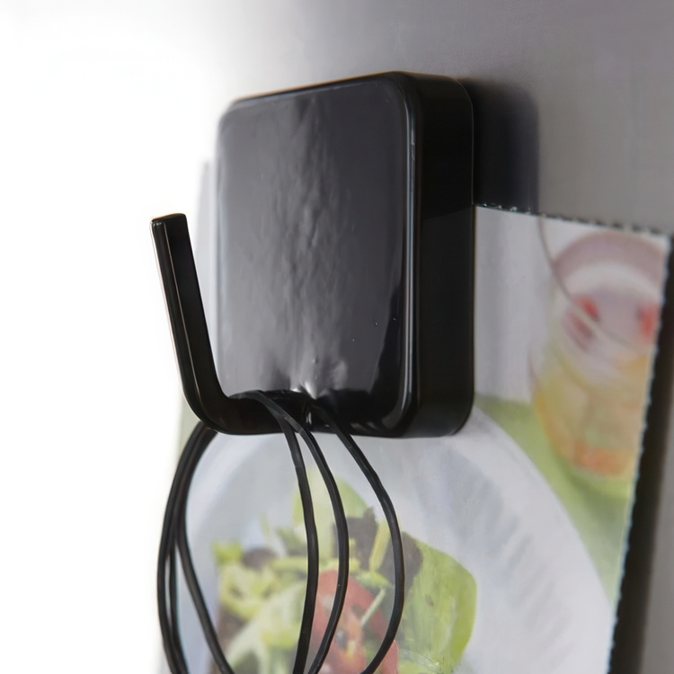 Magnetisk krok, MAGNET HOOK TOWER, 4,8 x 4,8 cm, Yamazaki, Svart i gruppen Förvaring / Magneter och självhäftande / Magnetkrokar hos SmartaSaker.se (42057)