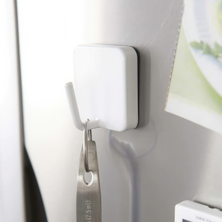 Magnetisk krok, MAGNET HOOK TOWER, 4,8 x 3,3 x H 4,8 cm, Yamazaki, Vit i gruppen Förvaring / Magneter och självhäftande / Magnetkrokar hos SmartaSaker.se (42058)