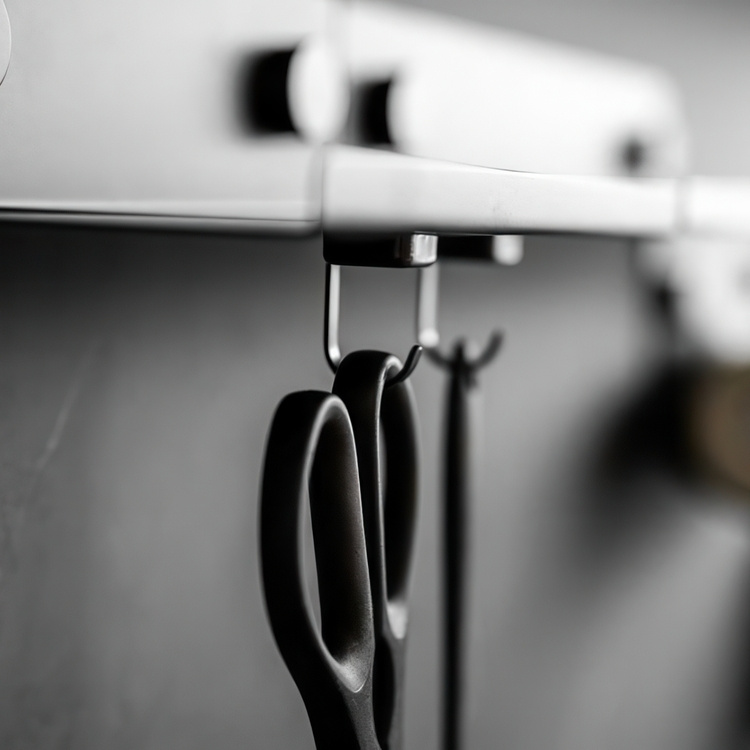 Magnetiska krokar, 6 st, JET UNDER SHELF, 2 x 2 x H 3,9 cm, Svarta i gruppen Förvaring / Magneter och självhäftande / Magnetkrokar hos SmartaSaker.se (42071)