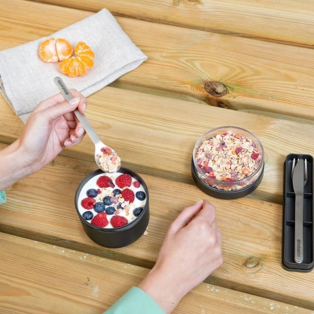 Matlåda, 0,5 L, BRABANTIA MAKE & TAKE BREAKFAST, Ø 11 x H 11,1 cm i gruppen Förvaring / Köksförvaring / Matlådor / Matlådor i plast hos SmartaSaker.se (42138)